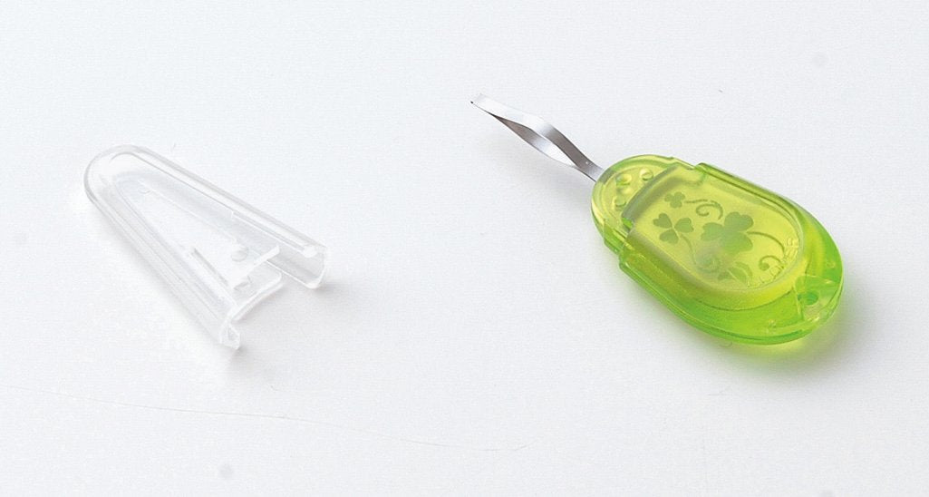 Clover Embroidered Threader 57-568 Green Plastic