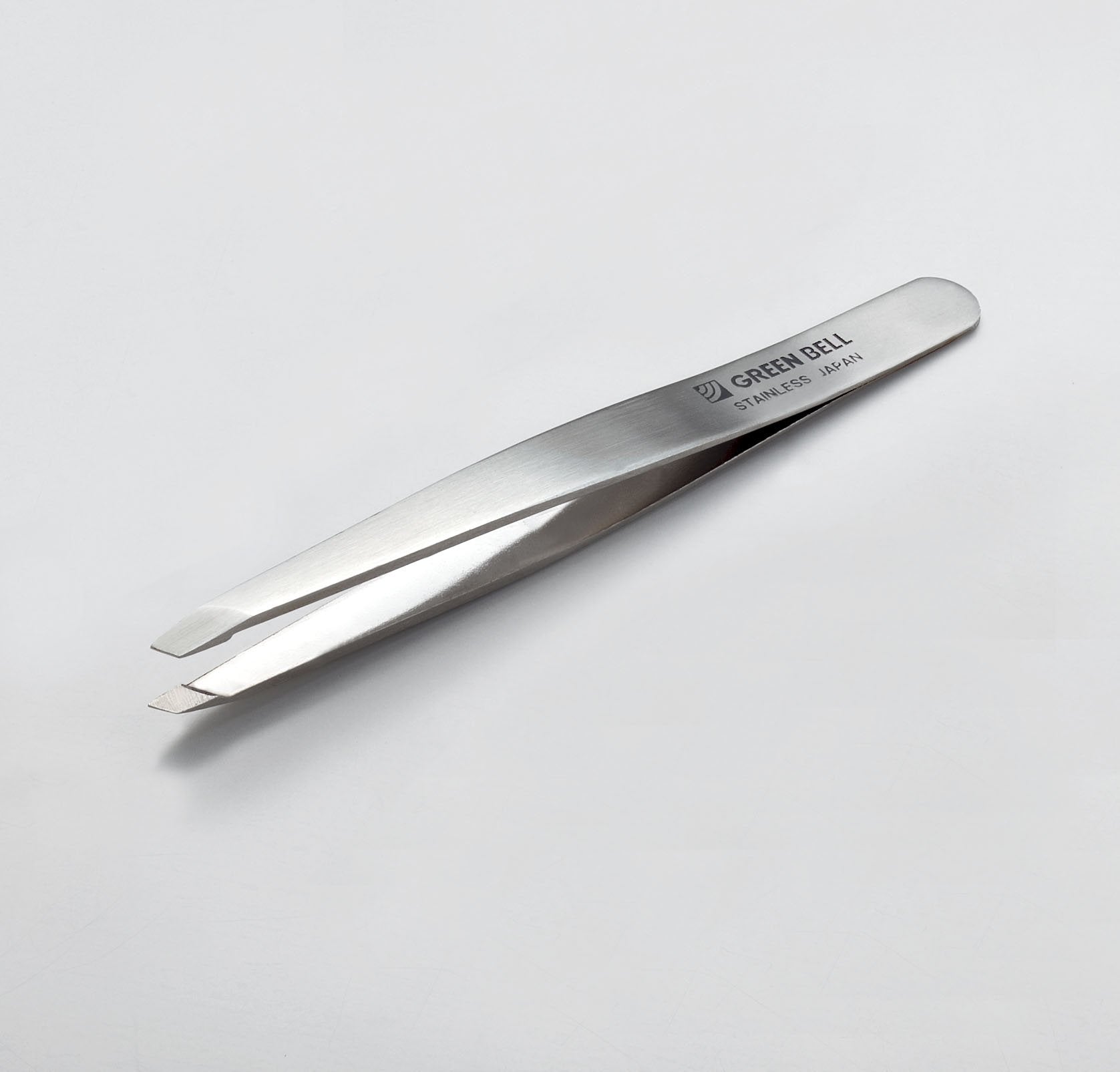 Craftsmanship Stainless steel high quality tweezers (slanted tip) G-2151