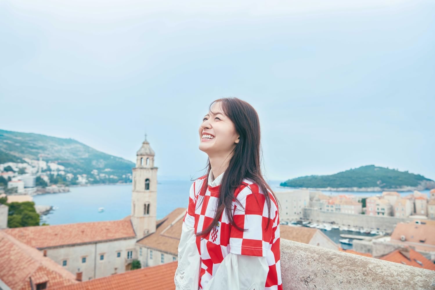 노기자카46 가나가와 사야 1st 사진집 “좋아하는 그라데이션”