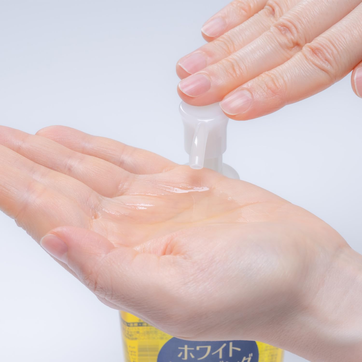 Dầu tẩy trang Softimo White 240mL