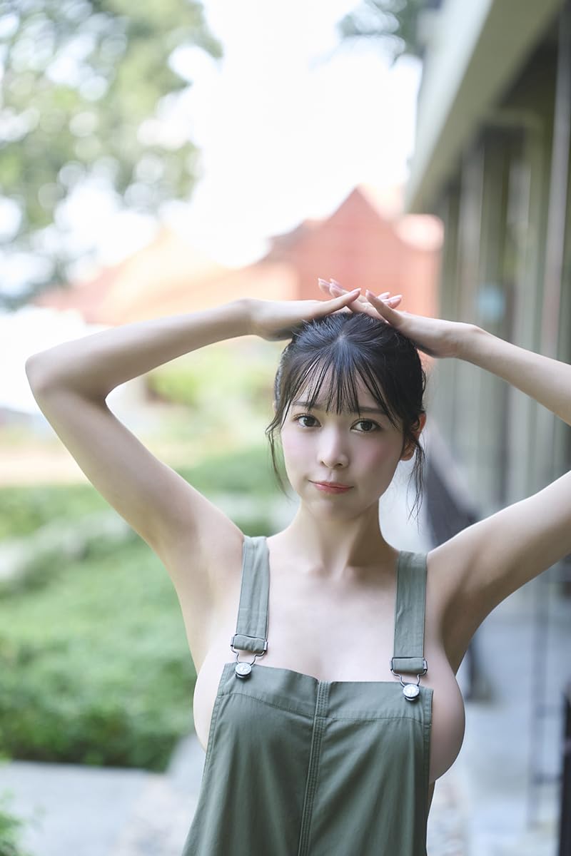 七瀬なな 1st写真集 『みつめて。』