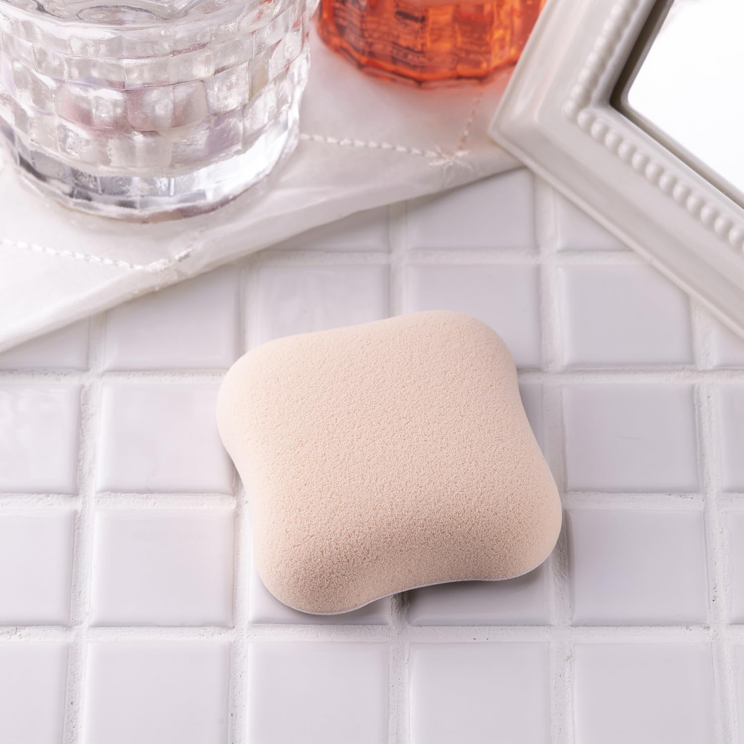 Kai Corporation Puff that prevents foundation from soaking in Diamond-shaped 2-layer structure Powder Liquid Natural finish KQ3248 Sponge Beige