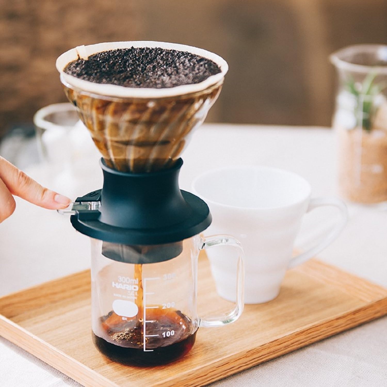 HARIO Immersion Dripper Switch, Easy extraction just by pressing, Yield 200ml, Black, Made in Japan, Server (300ml) Set SSD-5012-B