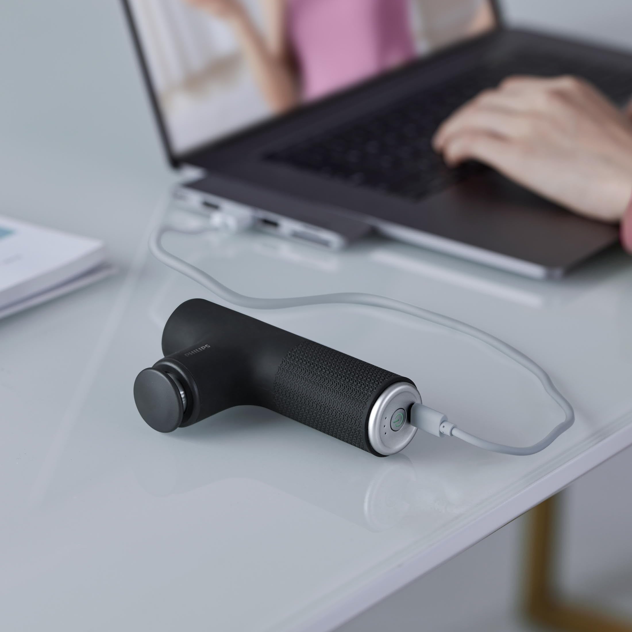 Súng phát hành myofascial mini làm mới PPM7311BK màu đen