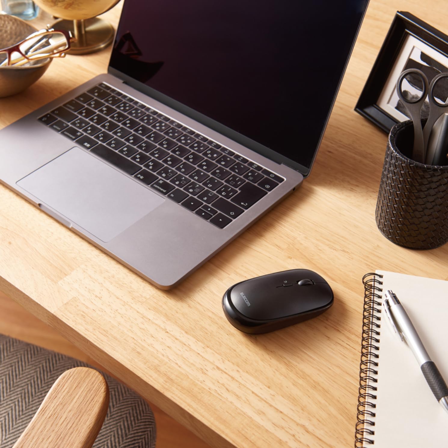 ELECOM Wireless Mouse Bluetooth Slint Thin Quiet 4 Buttons with Presentation Mode Function Compatible with Windows Mac Android iOS iPadOS FireOS Black M-TM10BBBK/EC
