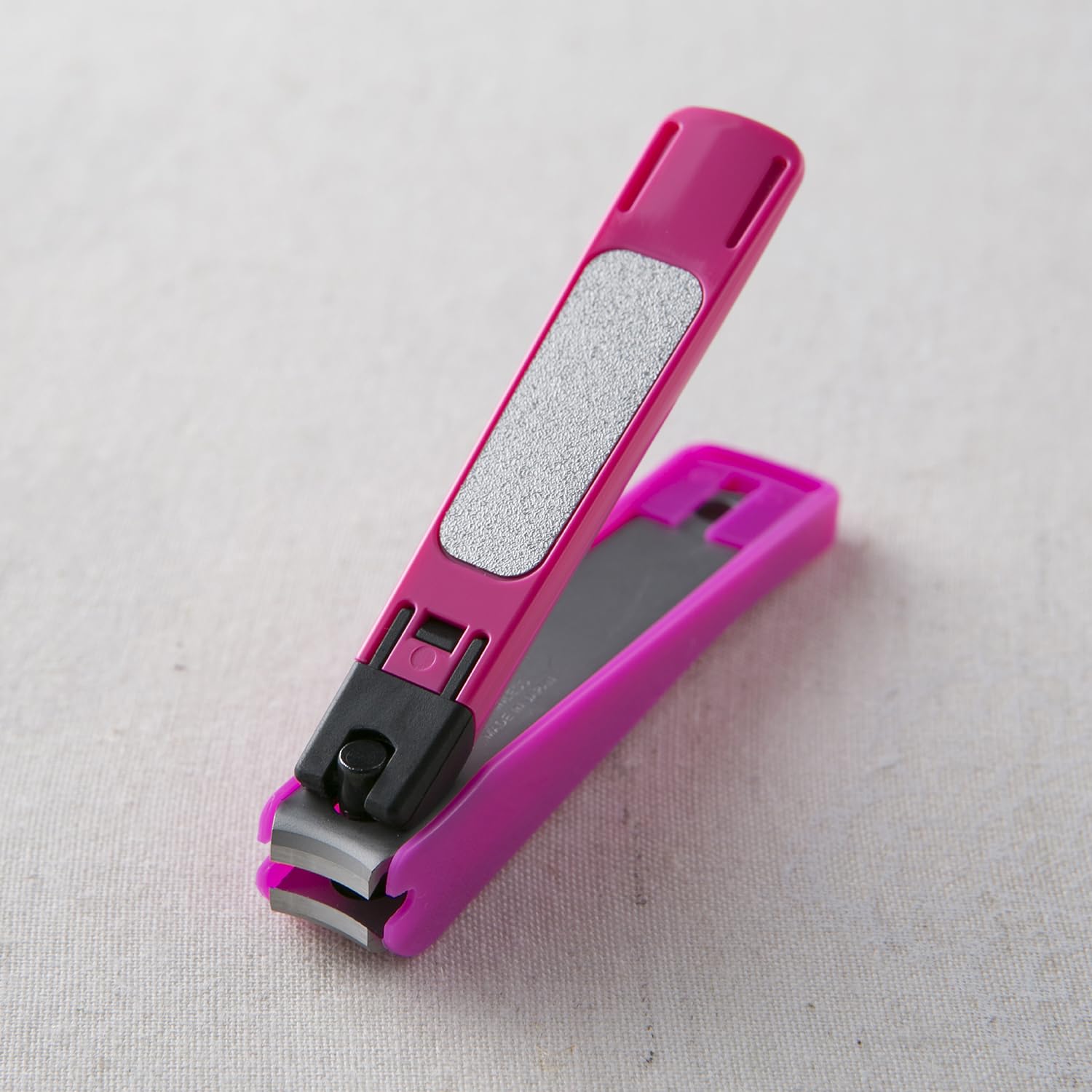 Kai Brand Clear Tree Nail Clipper New Standard Nail Clipper S Curved Blade Pink Children Women HC4000