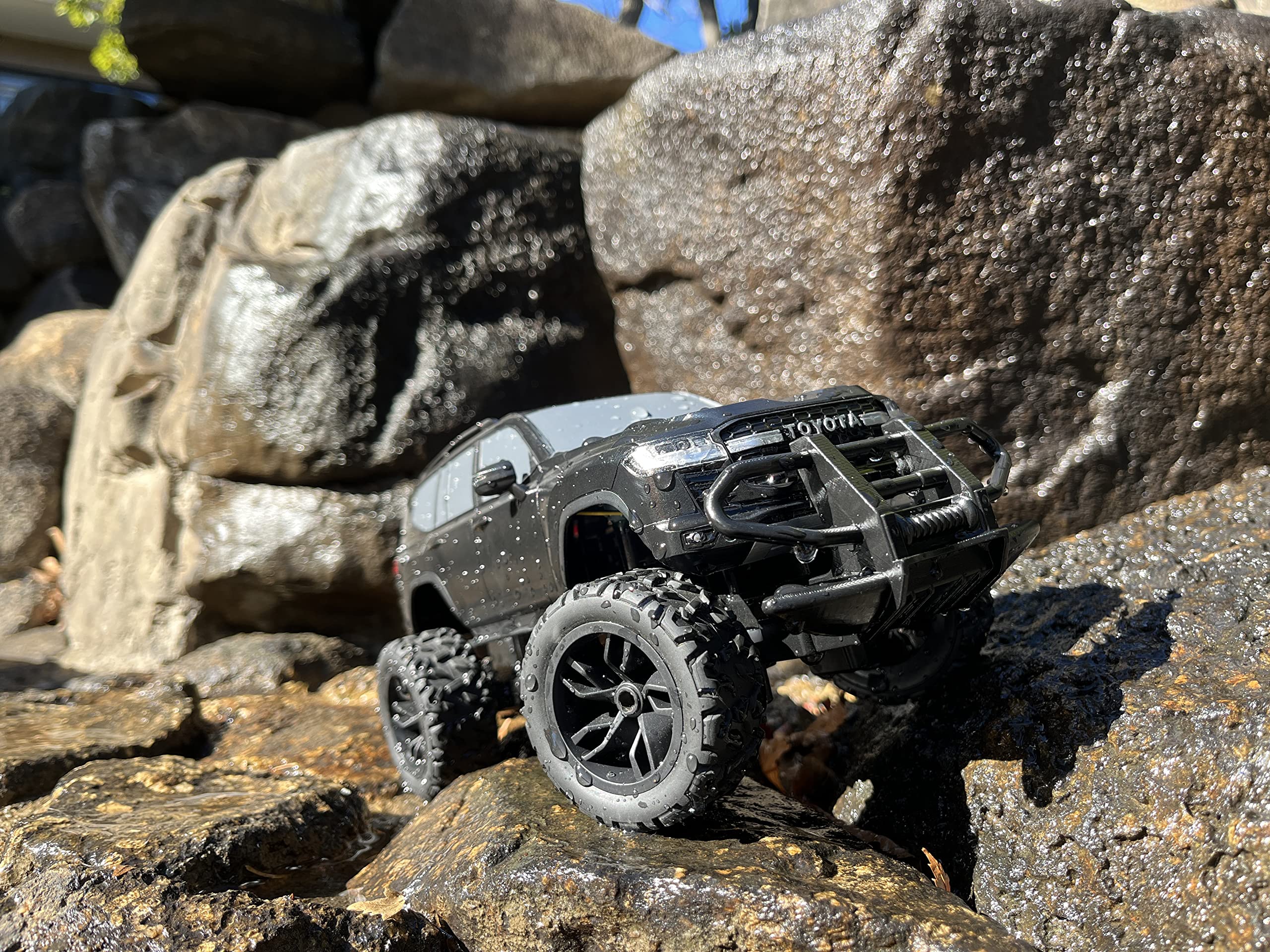 Happinet 1/20 R/C Toyota Land Cruiser GR SPORT (Ages 6+)