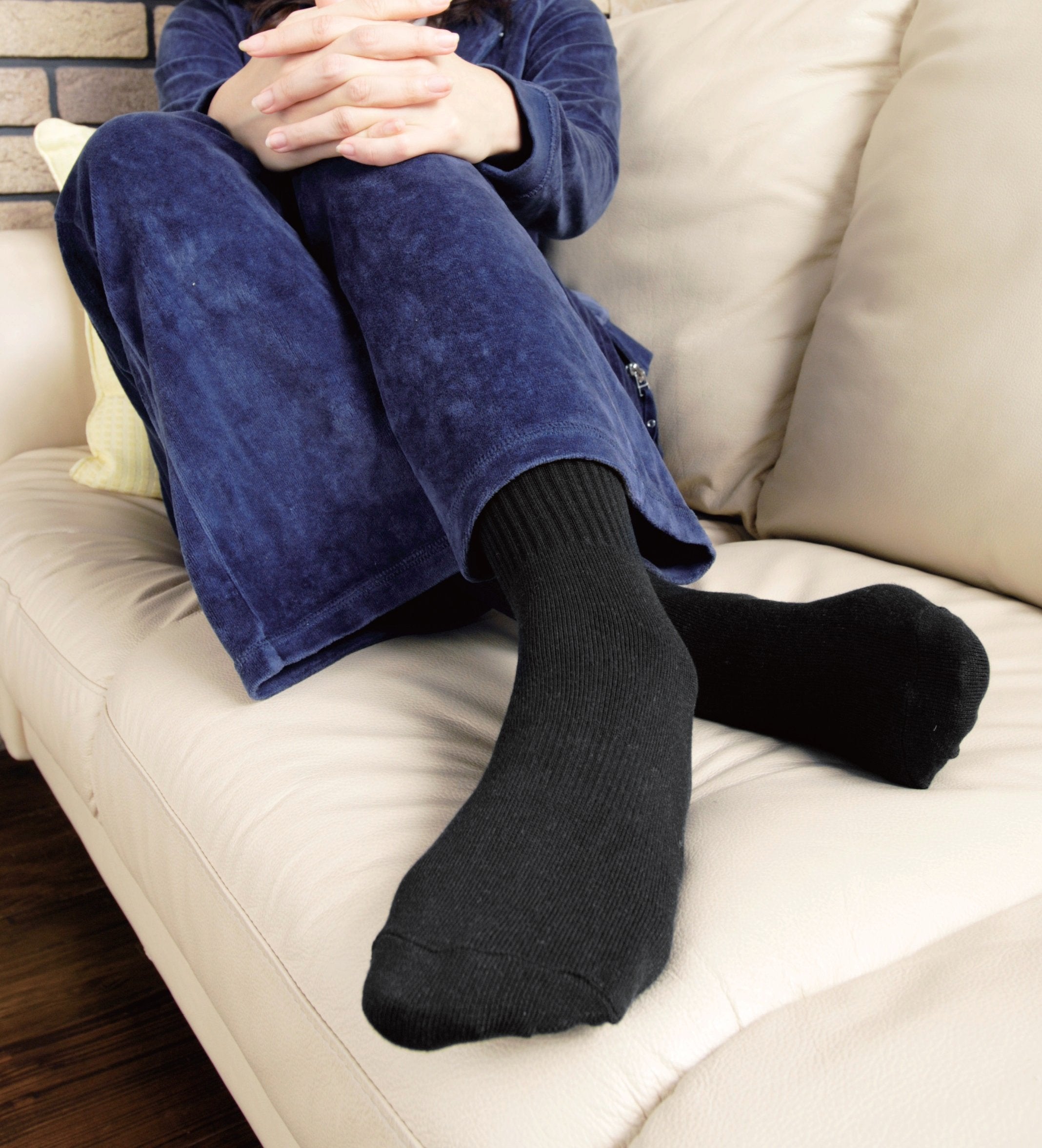 Mizuno Breath Thermo Moisture Absorbing and Generating Warm Socks (Middle Type) 22-24cm